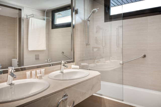 Standard View Balcony, Guest room, 1 Queen · photo 4