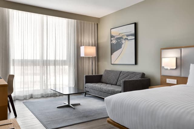 Standard Guest Room with King Bed and Harbor View · photo 5