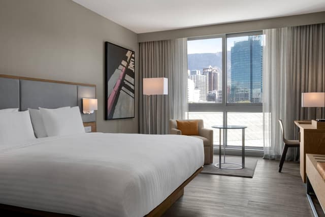 Standard Guest Room with King Bed and Mountain View · photo 4