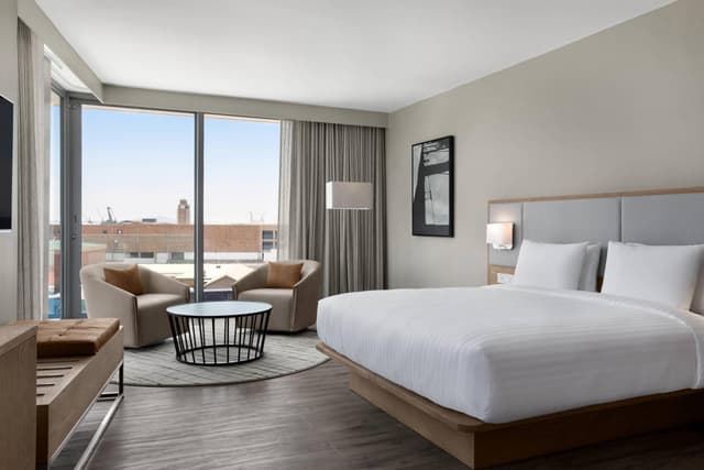 King Suite with Harbor View · photo 4