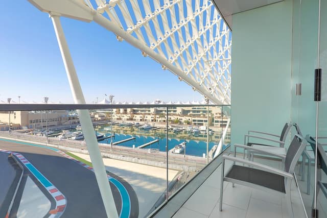 Premier, Guest room, 1 King, Race Track view, Balcony with Complimentary Yas Beach Access · foto 4