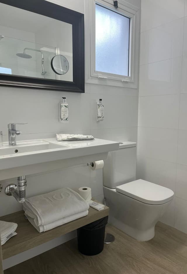 Double or Twin Room · photo 7