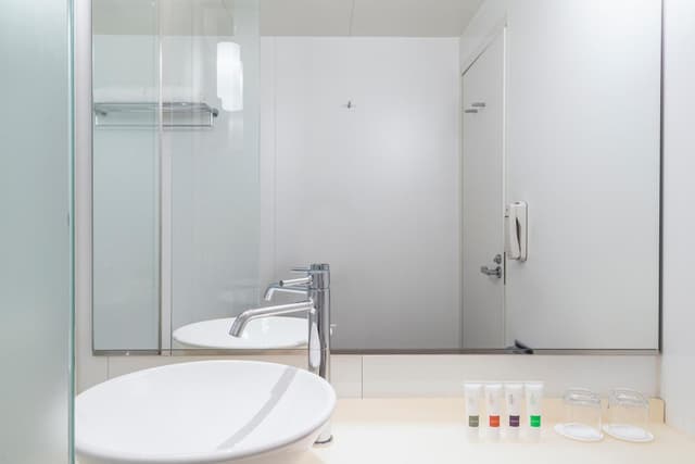 Swiss Advantage Queen Room  · photo 2