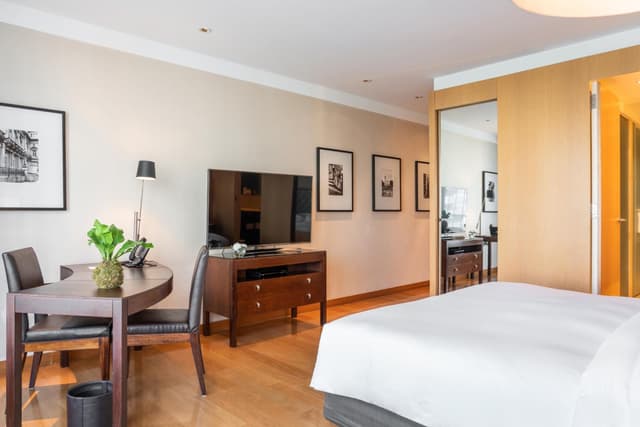 Deluxe King Room · photo 2
