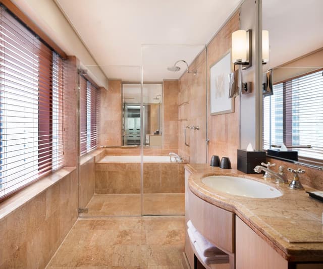 1 King Bed, City View, Room · photo 5