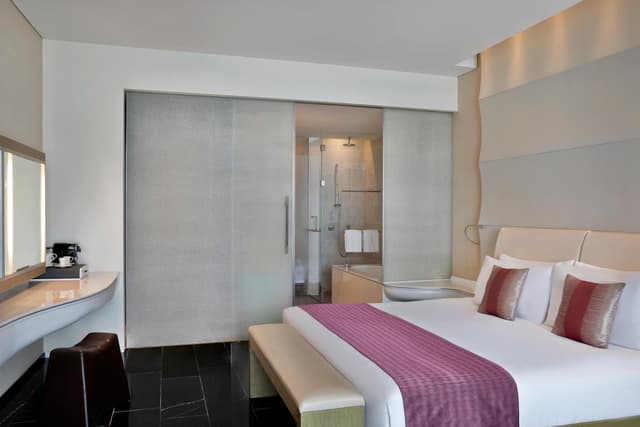 Superior, Guest room, 1 King, Balcony with Complimentary Yas Beach Access · foto 1