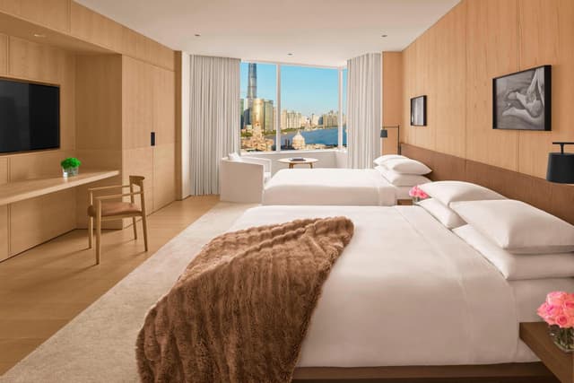 Deluxe Room with Two Queen Beds · photo 2