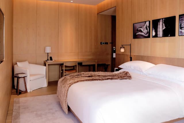 City View Loft with One King Bed · photo 3