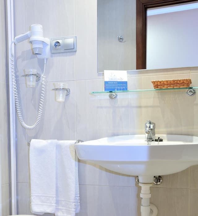 Double or Twin Room · photo 7