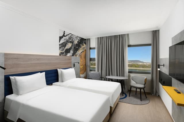 Premium Twin Room with River View ( newly refurbished ) · photo 3