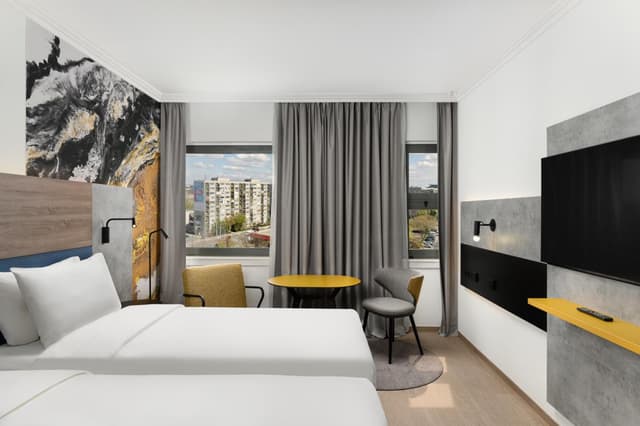 Premium Twin Room with City View ( newly refurbished ) · photo 1
