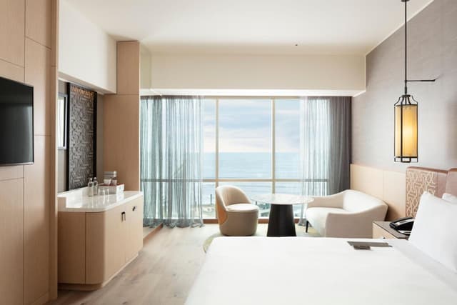 Contemporary Classic Room with One King Bed and Oceanfront · foto 5