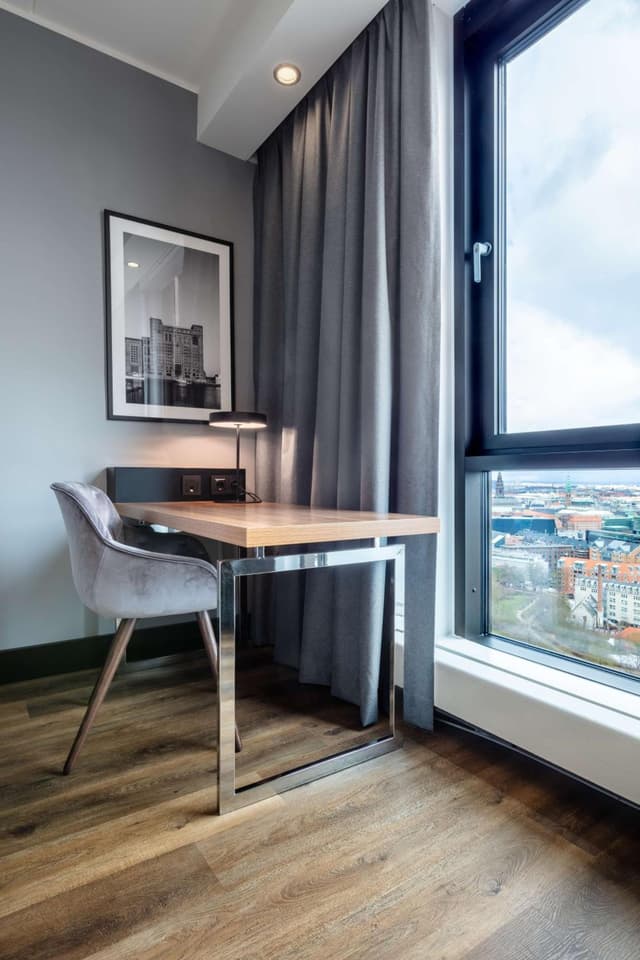 Premium Room with Skyline and Lake View · photo 3