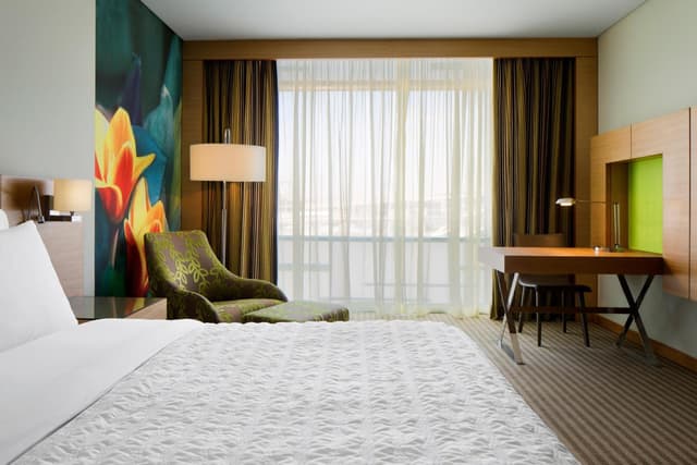 Deluxe, Guest room, 1 King, Airport view · foto 1