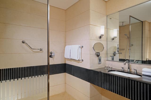 Deluxe, Guest room, 1 King, Airport view · foto 4
