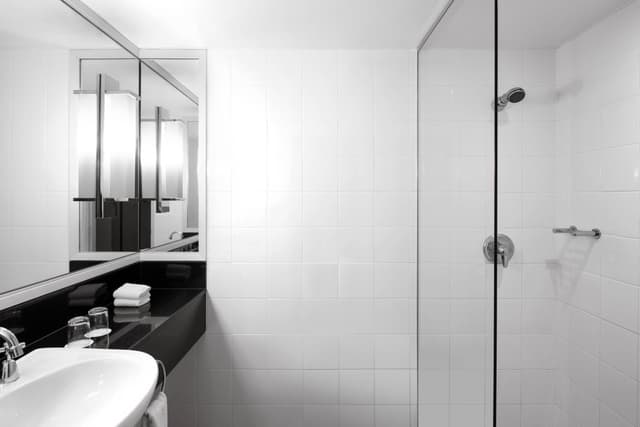 Guest room, 1 King with Cityscape View · photo 2