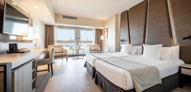 Double Room with Harbor View · photo 1