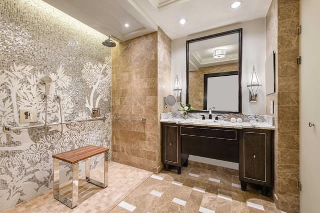 Superior, City View, Guest room, 1 King · photo 3