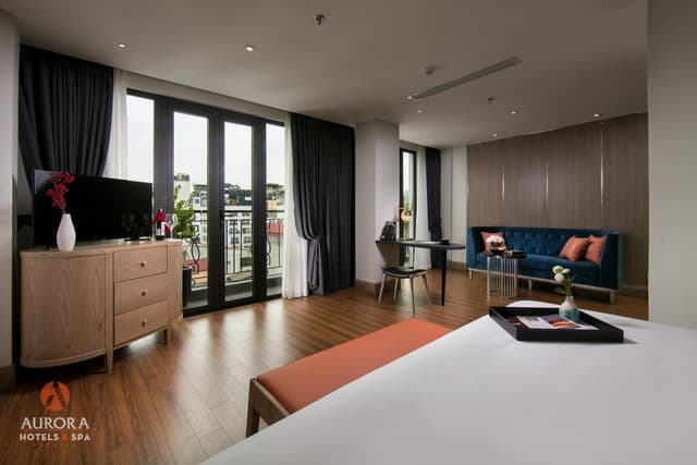 Suite Balcony with City View · photo 6
