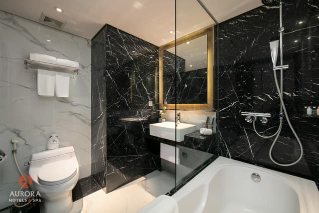 Suite Balcony with City View · photo 3