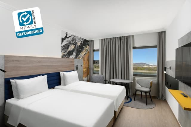 Premium Twin Room with River View ( newly refurbished ) · photo 4