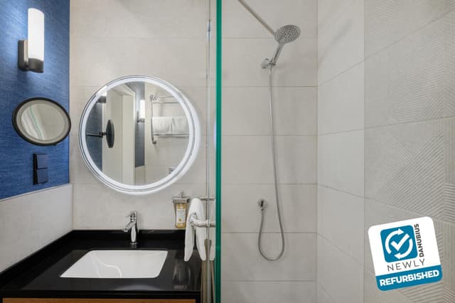 Premium Twin Room with River View ( newly refurbished ) · photo 2