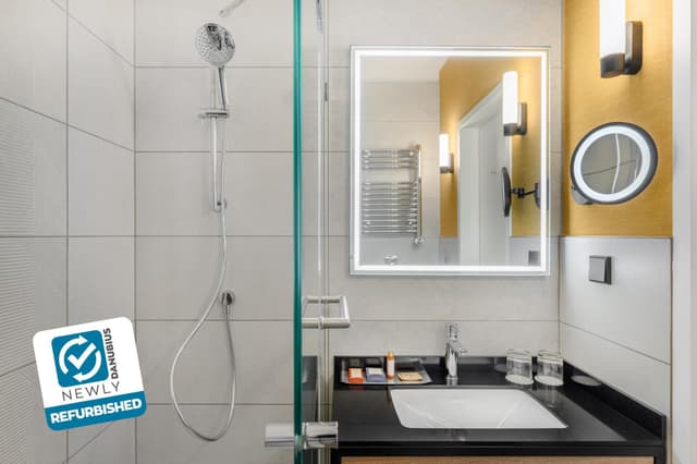 Premium Twin Room with City View ( newly refurbished ) · photo 3