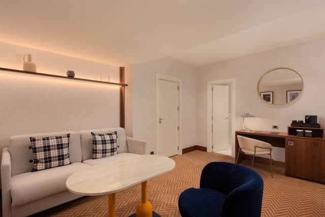 Guest Room with King Bed and a Sofa Bed · photo 1
