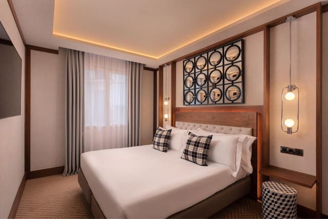 Guest Room with King Bed and a Sofa Bed · photo 3