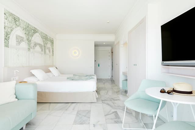 Double Room with Pool View · photo 2