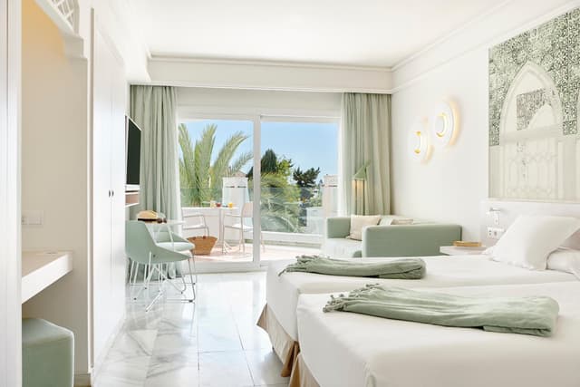 Superior Double or Twin Room · photo 3