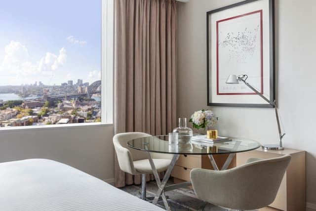 Guest room, 1 King Bed with Harbor Bridge View · photo 2