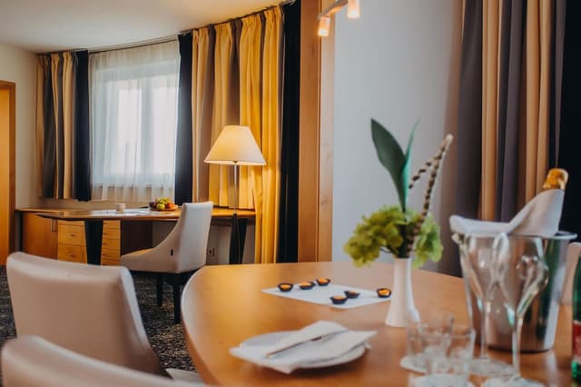 Junior Suite with Executive Lounge Access · photo 1
