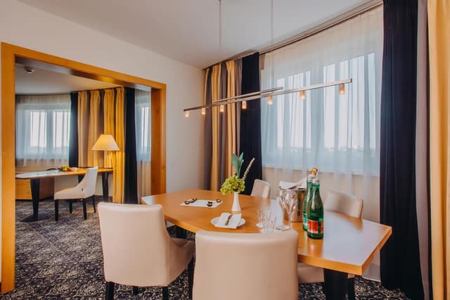 Junior Suite with Executive Lounge Access · photo 6