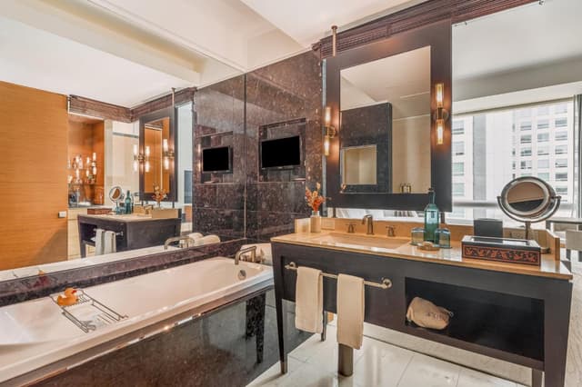 Deluxe King Room · photo 6