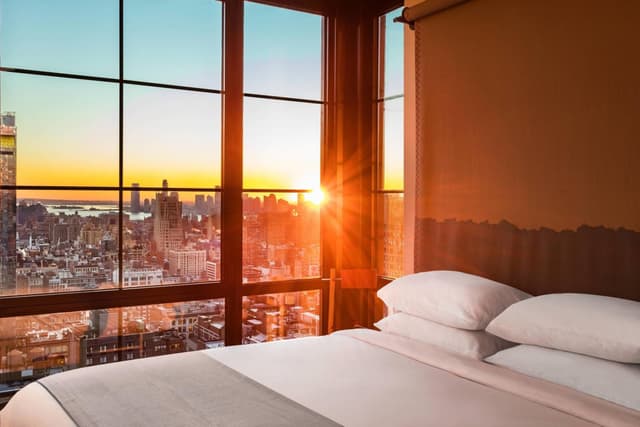 King Room with Landmark View - Hearing Accessible · photo 1