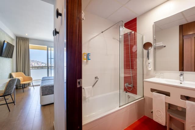 Habitación Doble o con Dos Camas Superior con Vista al Mar · foto 4