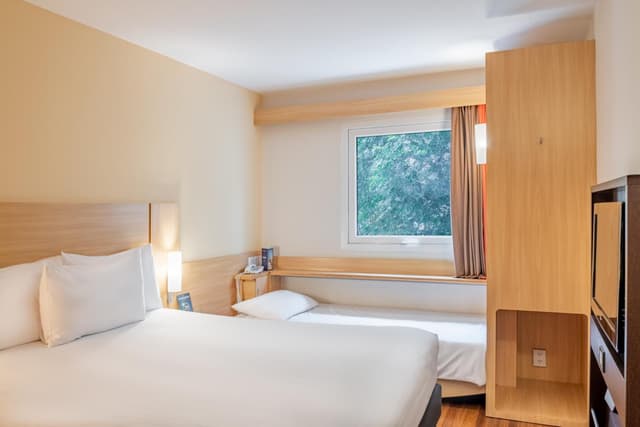 Standard Room with One Double Bed and One Single Bed · photo 7