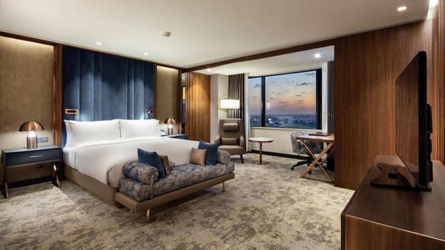 One-Bedroom Deluxe King Suite · photo 1
