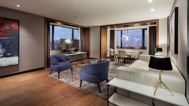 One-Bedroom Deluxe King Suite · photo 3