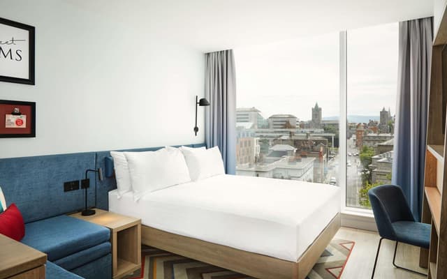 Habitación Queen con Sofá Cama y Vista. · foto 1