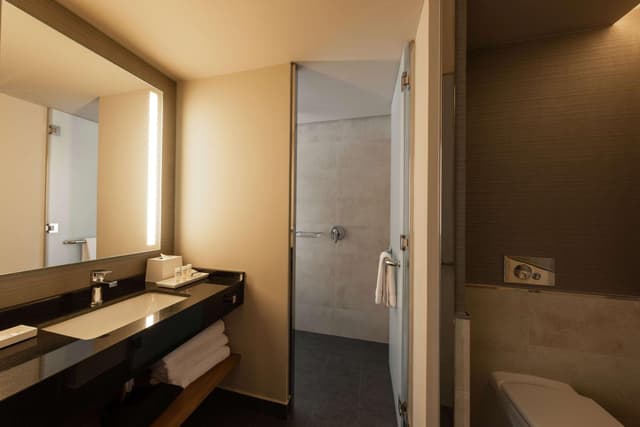 Queen Room · photo 1