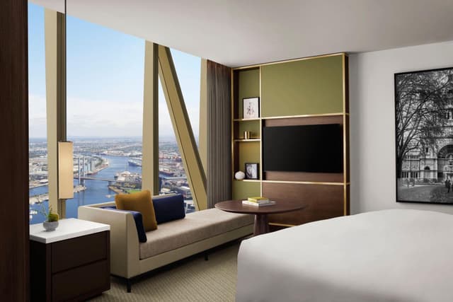 Victoria Harbour, Harbour View, 1 King Bed · photo 5