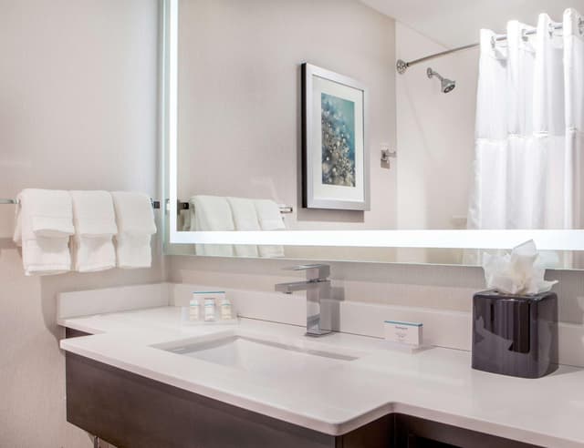 Double Room with Two Double Beds and Water View · photo 4