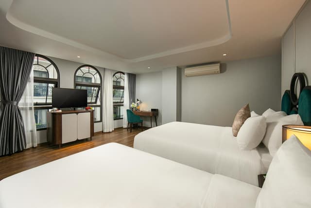 Family Room · photo 3