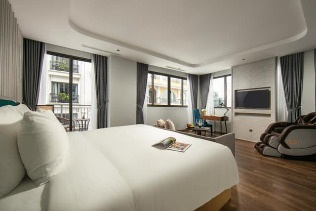 May De Ville Grand Suite Balcony · photo 8