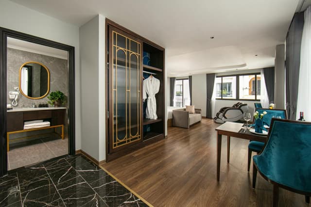 May De Ville Grand Suite Balcony · photo 4