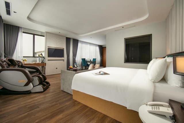 May De Ville Grand Suite Balcony · photo 3