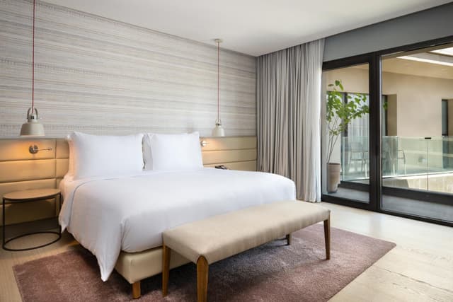 Junior Suite - Pool view - Balcony · photo 6