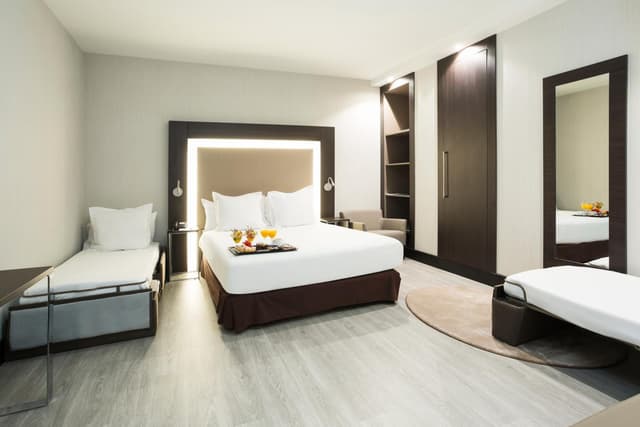 Standard Queen Room with Sofa · photo 2